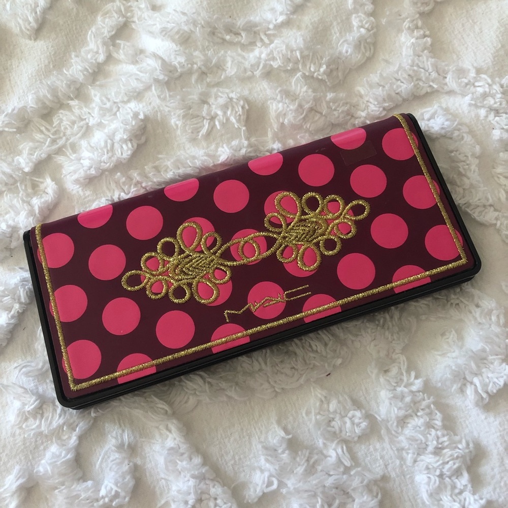 MAC NUTCRACKER SWEET WARM EYE COMPACT EYE SHADOW
